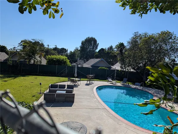 $1,150 | 200 West 37th Street, Long Beach, CA 90807