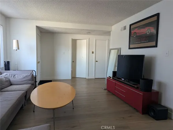 $1,150 | 200 West 37th Street, Long Beach, CA 90807