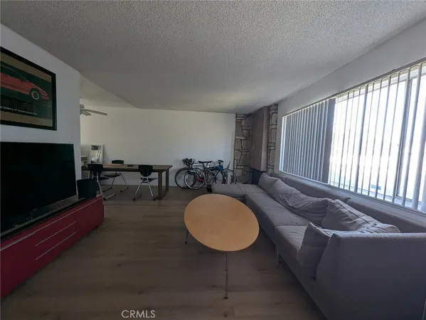$1,150 | 200 West 37th Street, Long Beach, CA 90807