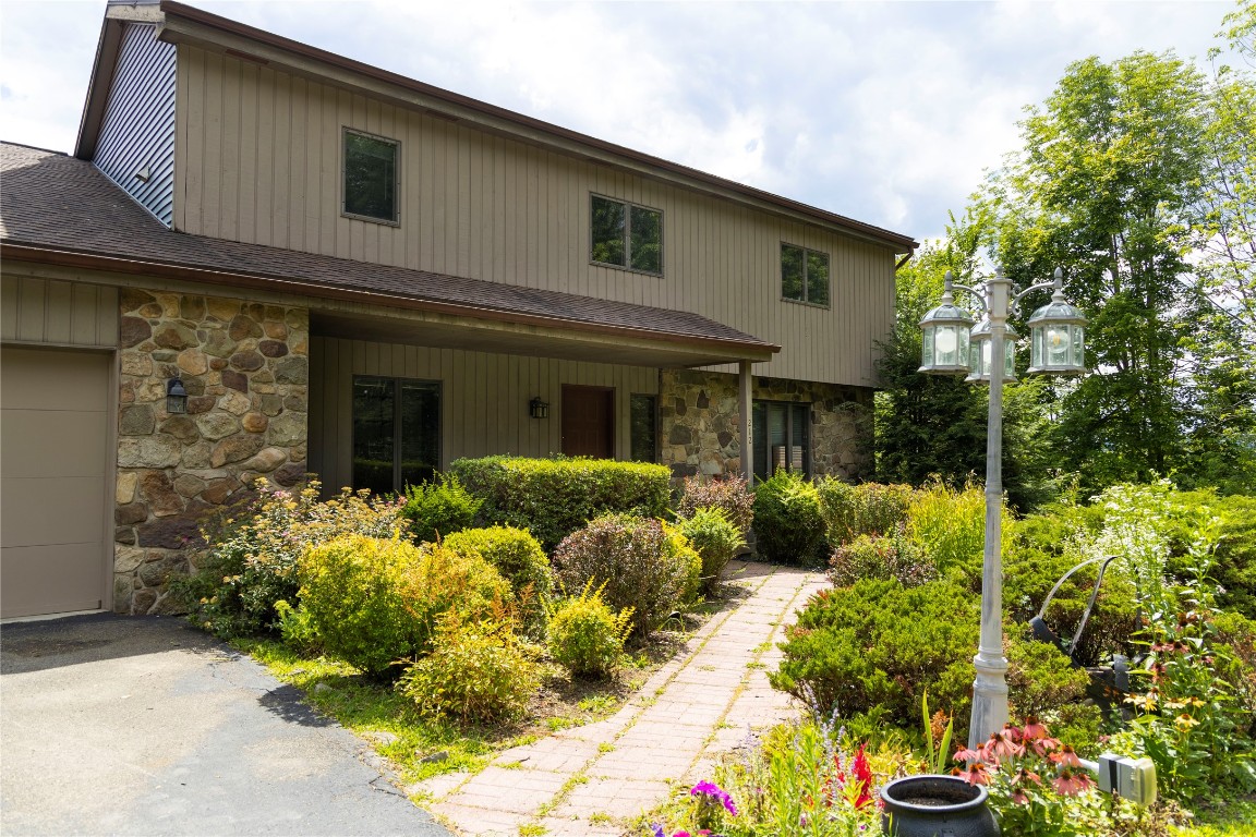 212 Sheedy Road Vestal, NY 13850 - Photo 2 of 46 Gallery Image 2