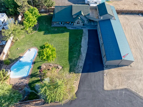 $795,000 | 536 Rogue Air Drive, Shady Cove, OR 97539