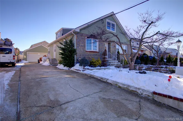 $899,999 | 309 Litchfield Avenue, Elmont, NY 11003