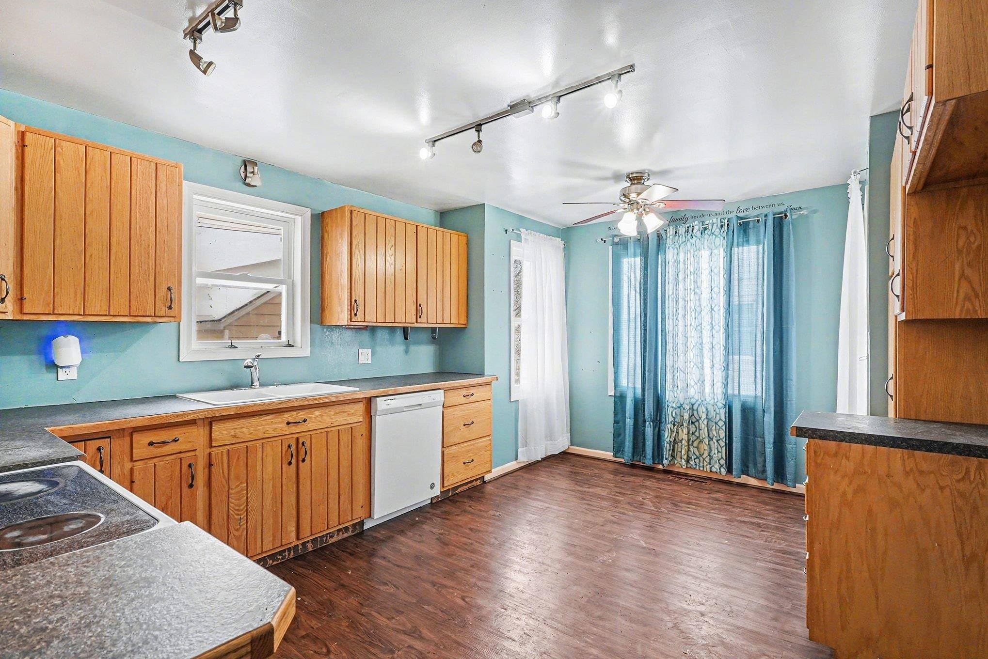 705 South Hampton Street Bay City, MI 48708 - Photo 11 of 26