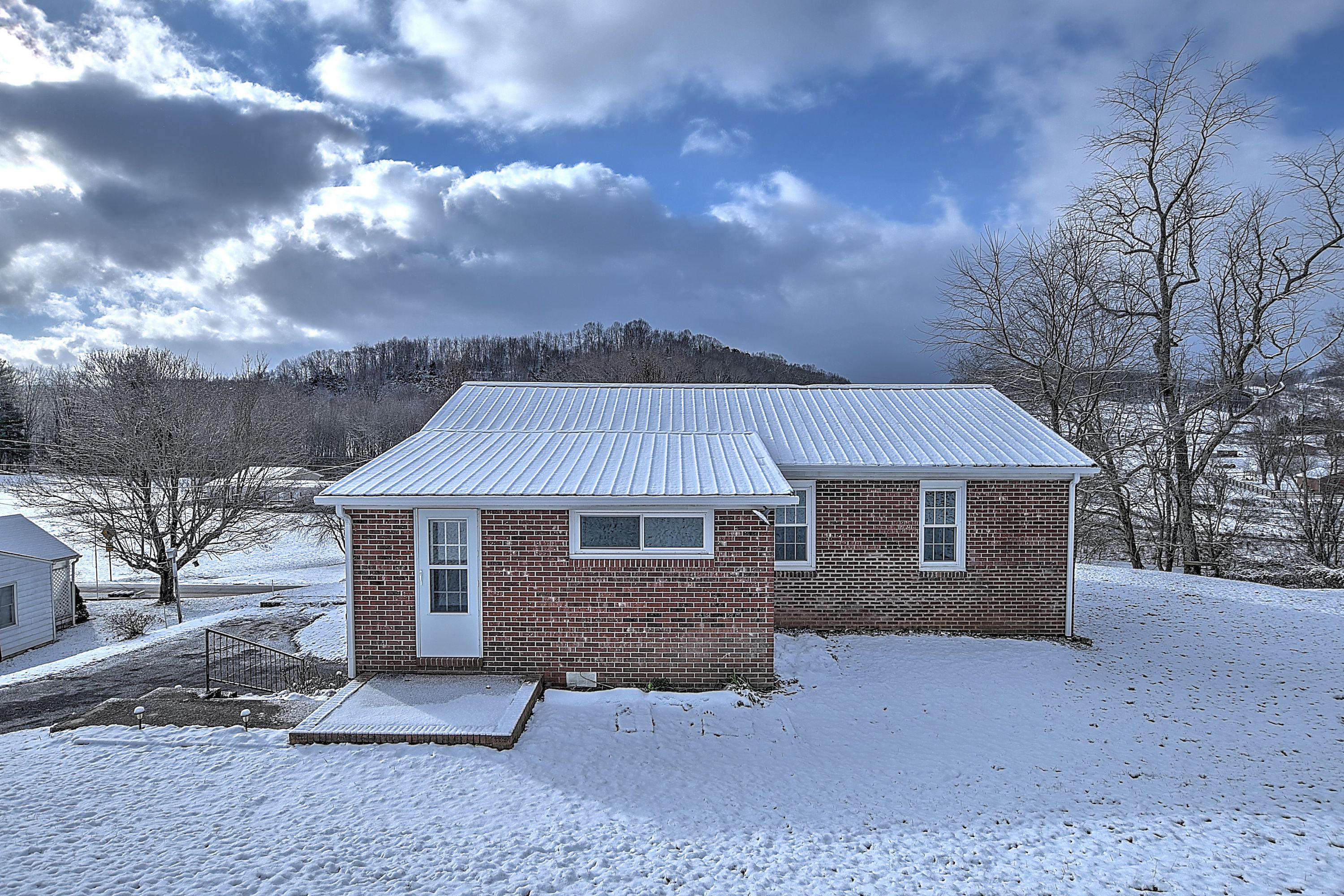 12147 Lindell Road Meadowview, VA 24361 - Photo 24 of 27 12147 LINDELL RD-31
