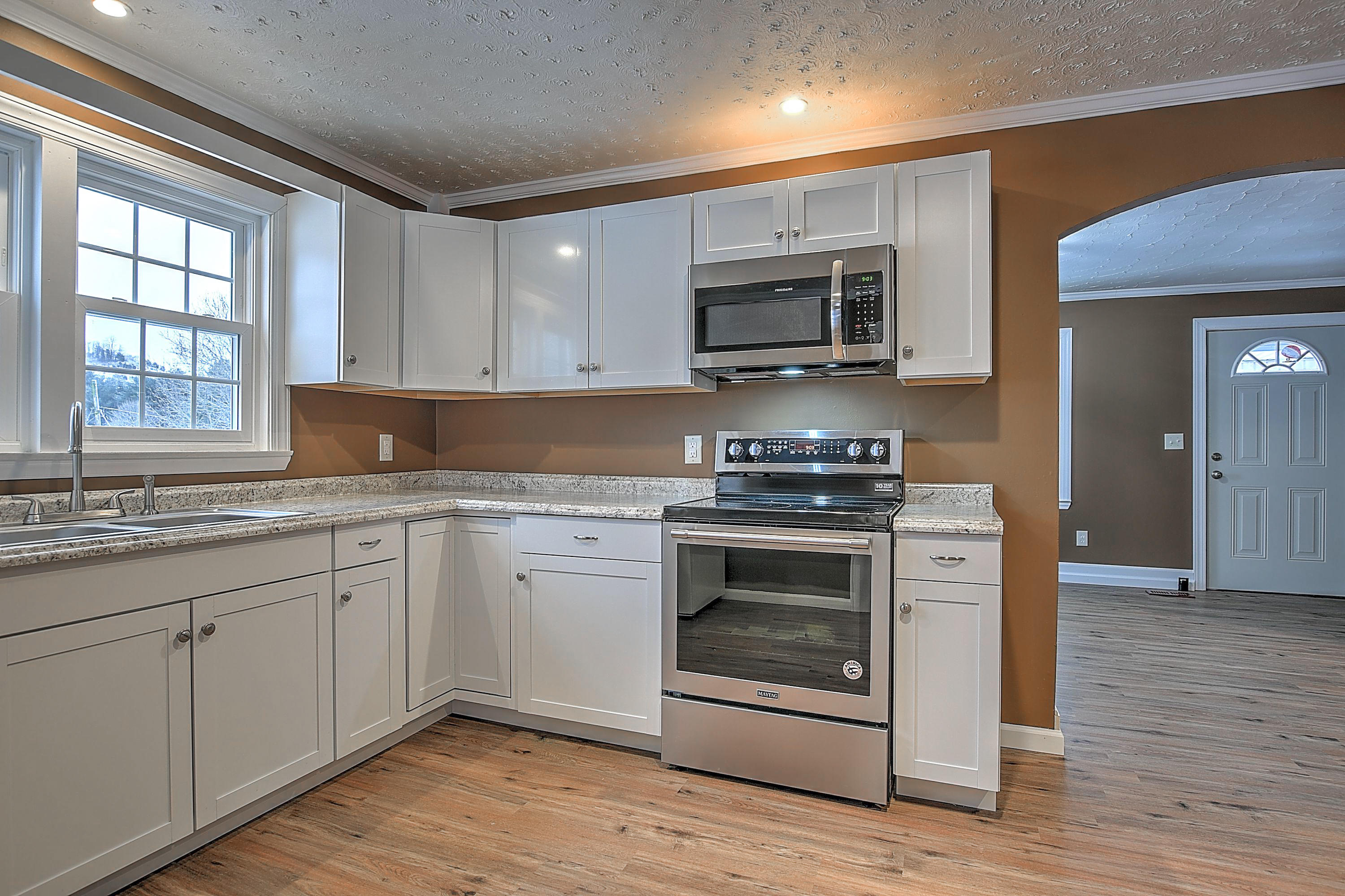12147 Lindell Road Meadowview, VA 24361 - Photo 3 of 27 12147 LINDELL RD-11