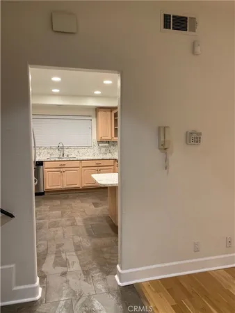 $4,000 | 292 Alpine Street, Unit 2, Pasadena, CA 91106