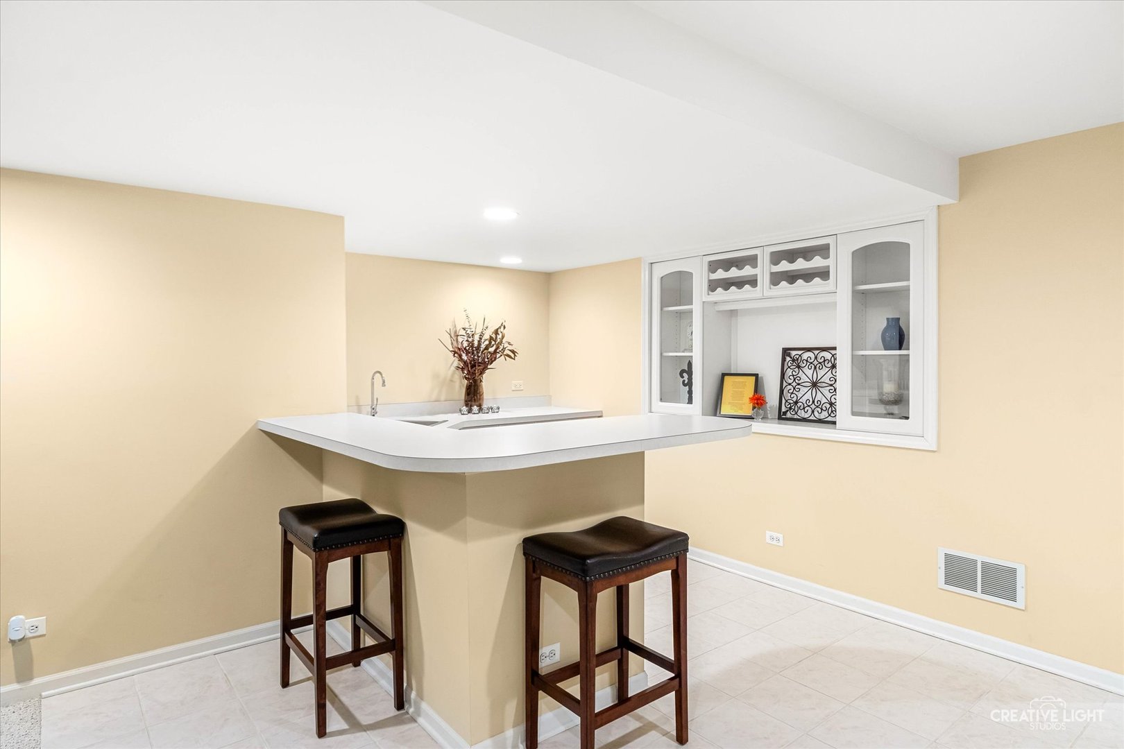 2543 Dewes Lane Naperville, IL 60564 - Photo 19 of 47 a dining room with furniture and window