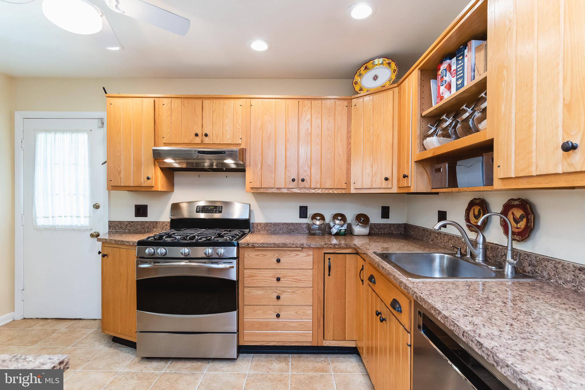 27 Bramleigh Road Lutherville-Timonium, MD 21093 - Photo 10 of 45 GRANITE COUNTERS