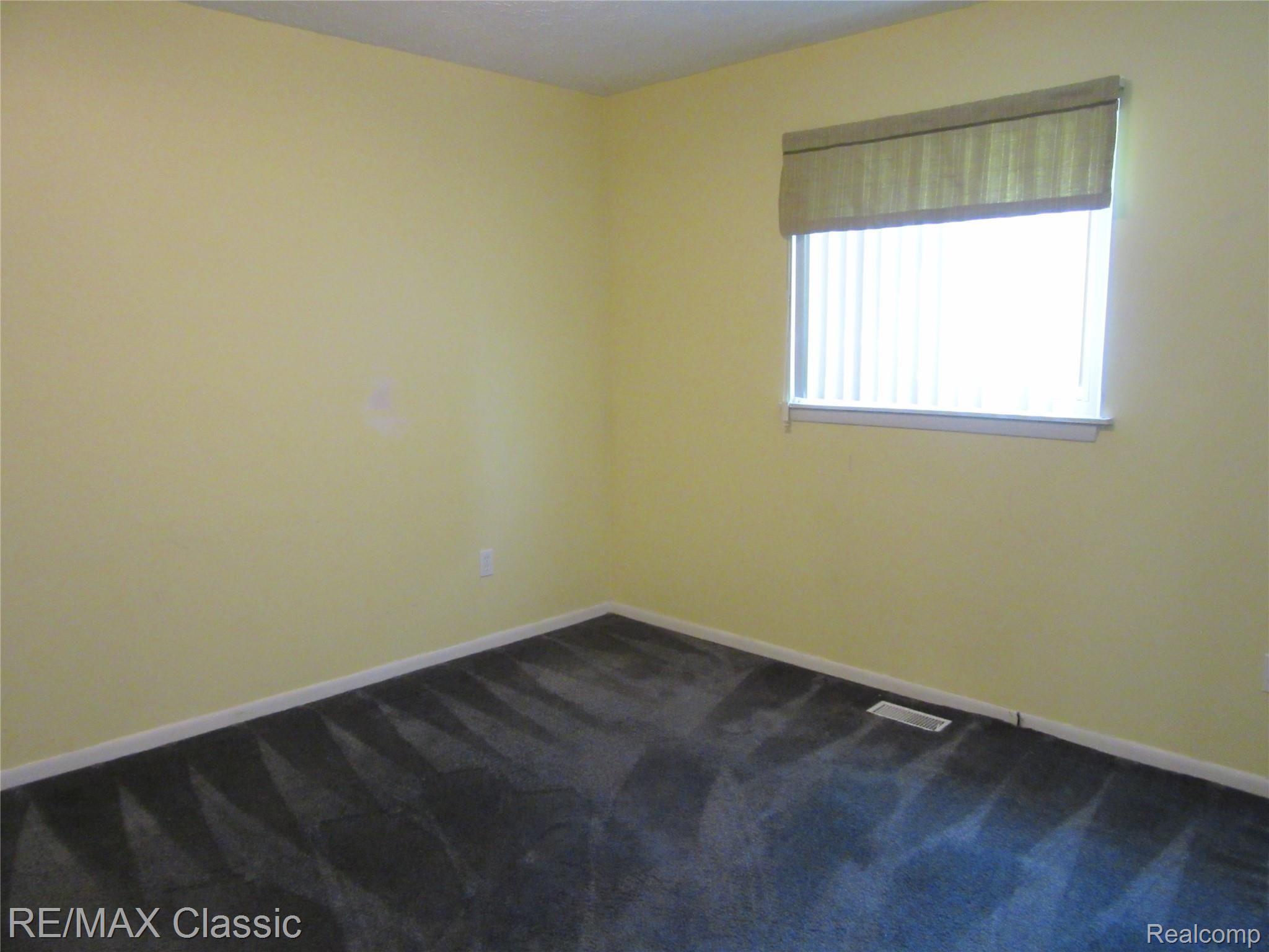 10415 Maple Road Hartland, MI 48353 - Photo 10 of 23 10415 Maple 008 (2).JPG