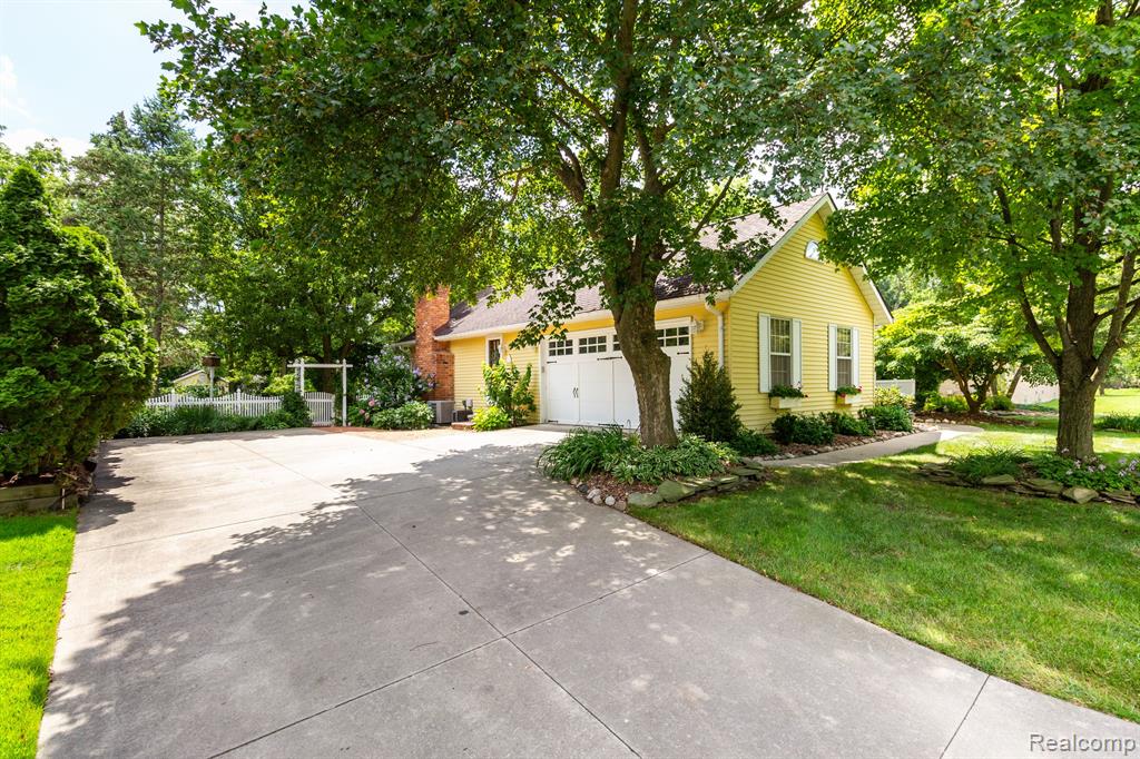 18159 Meridian Road Grosse Ile, MI 48138 - Photo 3 of 66