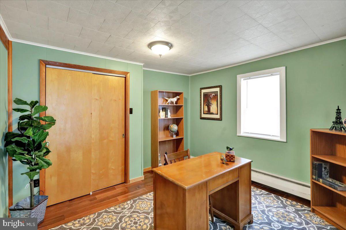 65 Mexico Road Pine Grove, PA 17963 - Photo 14 of 40 a room with furniture and potted plant