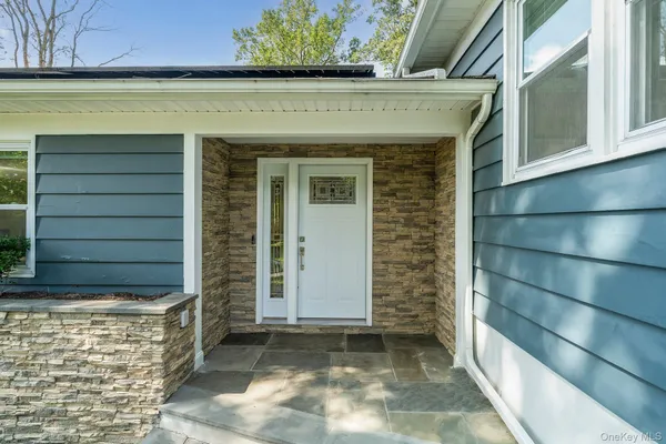 a view of entrance to house