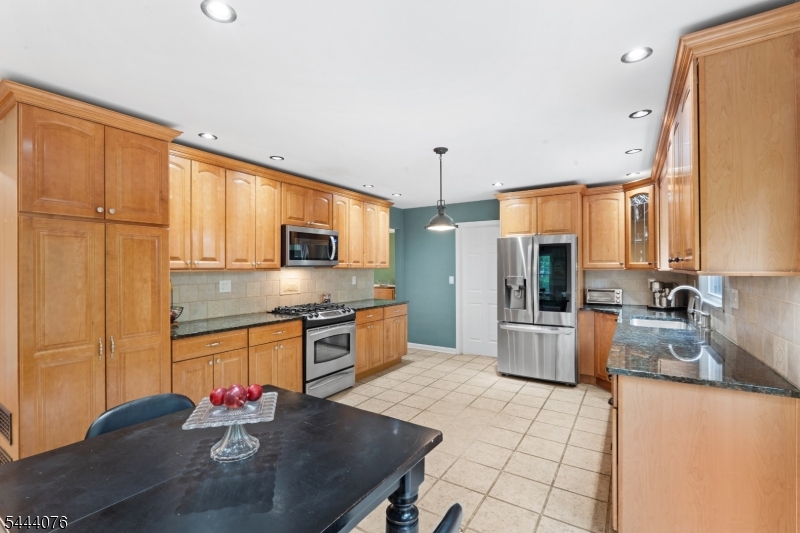 182 Lake Road Morristown, NJ 07960 - Photo 9 of 30
