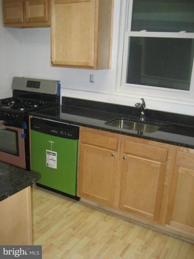49 East Reed Avenue Alexandria, VA 22305 - Photo 4 of 9 Kitchen