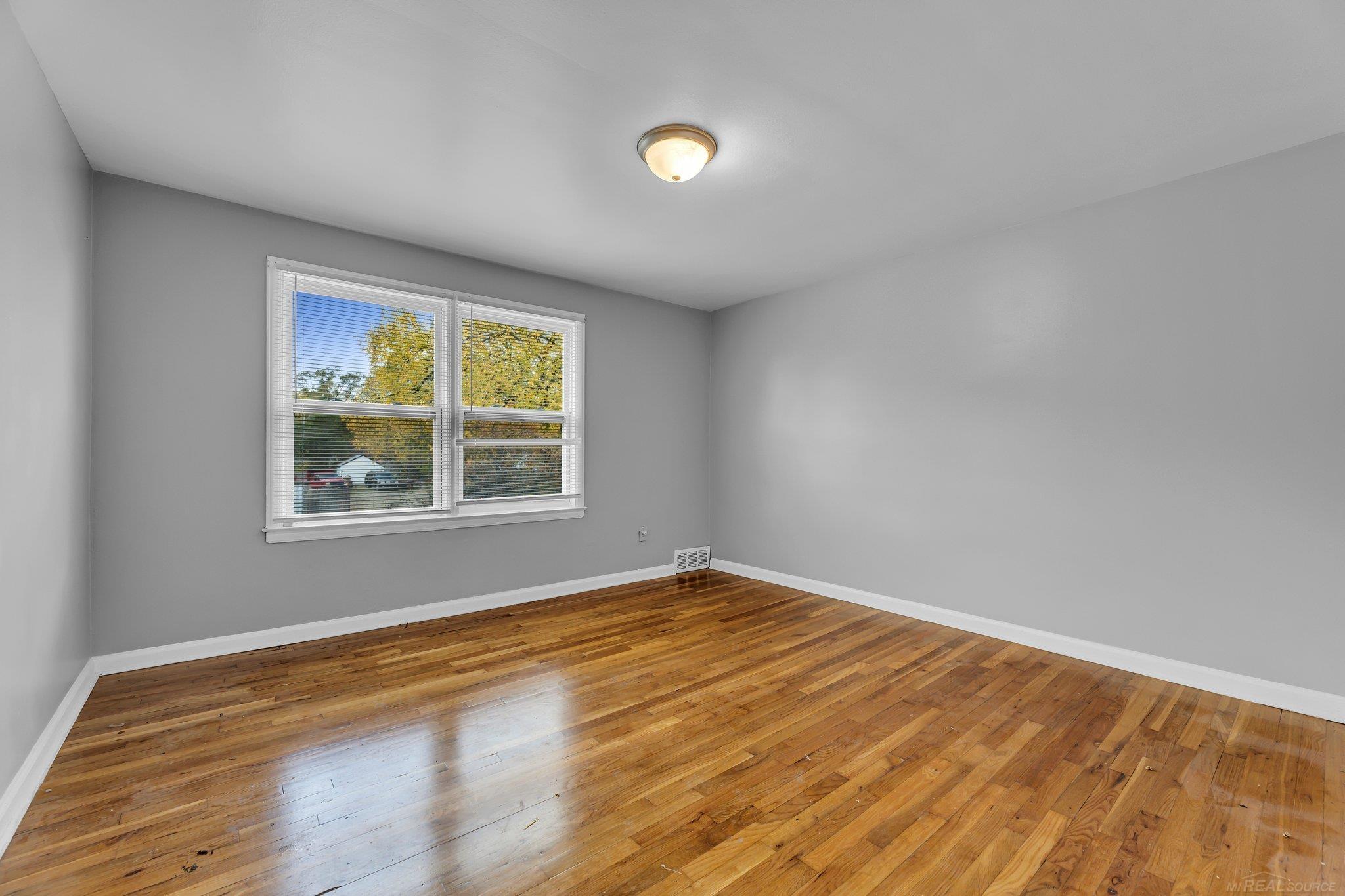17182 Evergreen Road Detroit, MI 48219 - Photo 15 of 21 50168088-DCC88A6C-92CD-4C6D-B928-B1F8AE510CE3.JPG