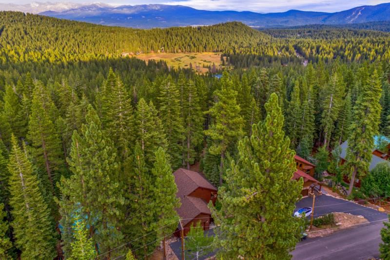 11811 Chamonix Road Truckee, CA 96161 - Photo 4 of 21 Gallery Image 4