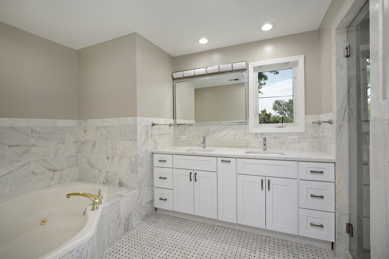 1012 Windsor Road Highland Park, IL 60035 - Photo 8 of 14 Gallery Image 8