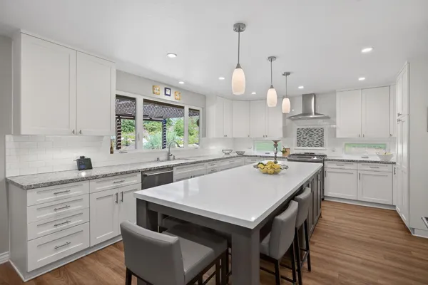 $1,350,000 | 525 South Ventura Street, Ojai, CA 93023