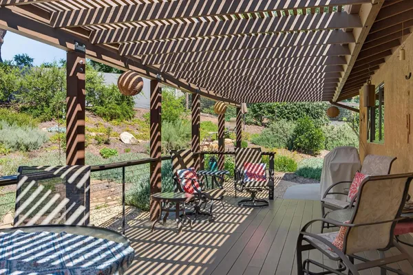 $1,350,000 | 525 South Ventura Street, Ojai, CA 93023