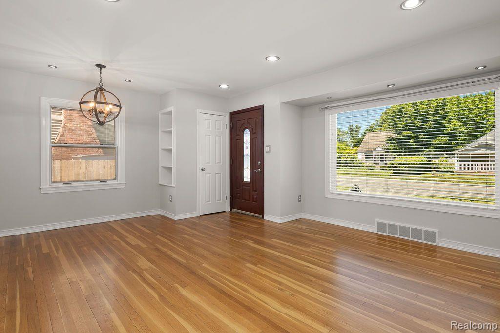 3425 Normandy Road Royal Oak, MI 48073 - Photo 5 of 32 Gallery Image 5