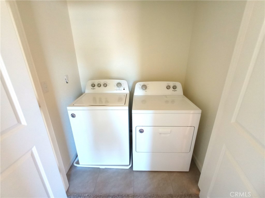 4244 Rutherford Avenue Merced, CA 95348 - Photo 18 of 23 a utility room with dryer and washer