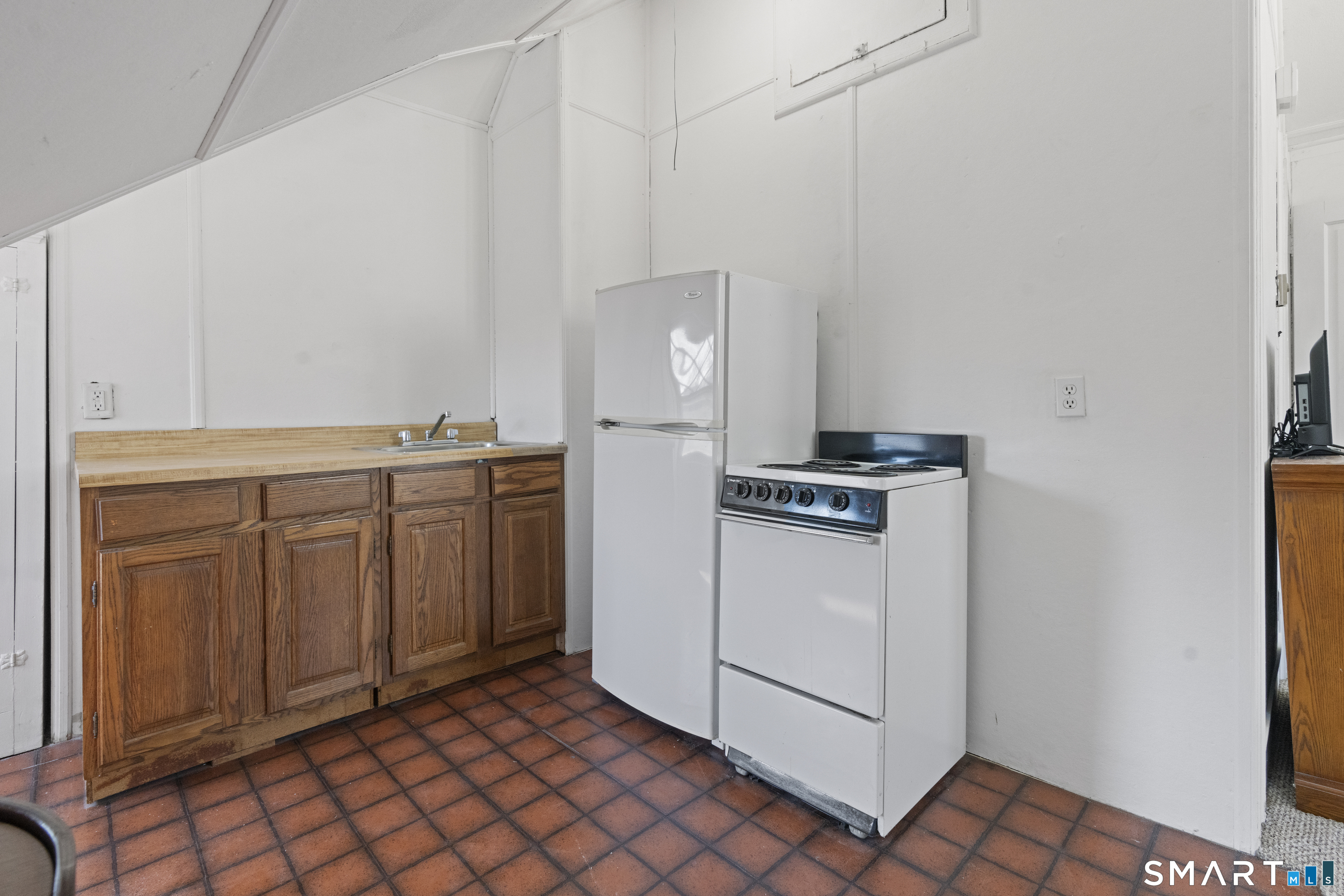 83 Kenyon Street Hartford, CT 06105 - Photo 29 of 36