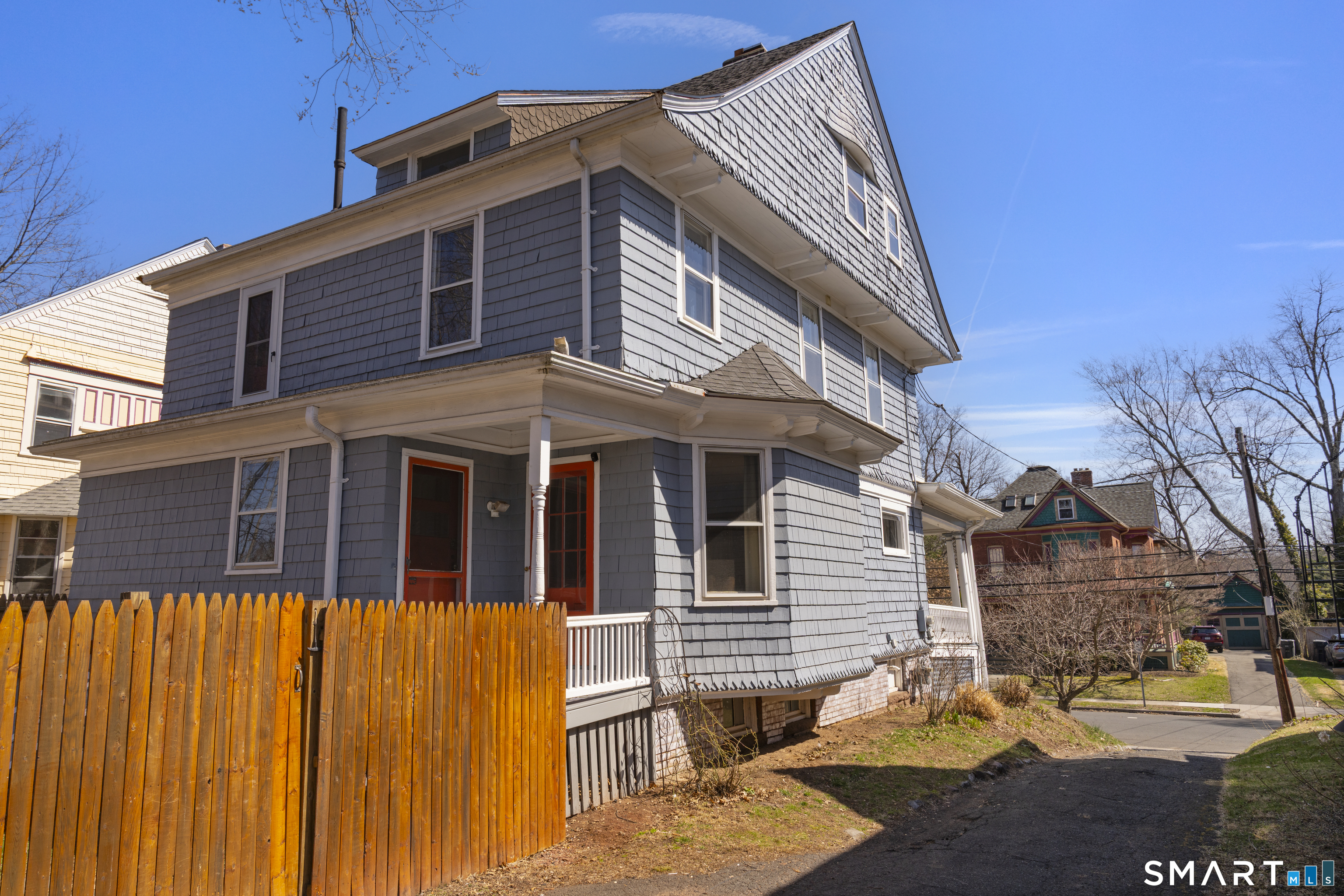 83 Kenyon Street Hartford, CT 06105 - Photo 4 of 36