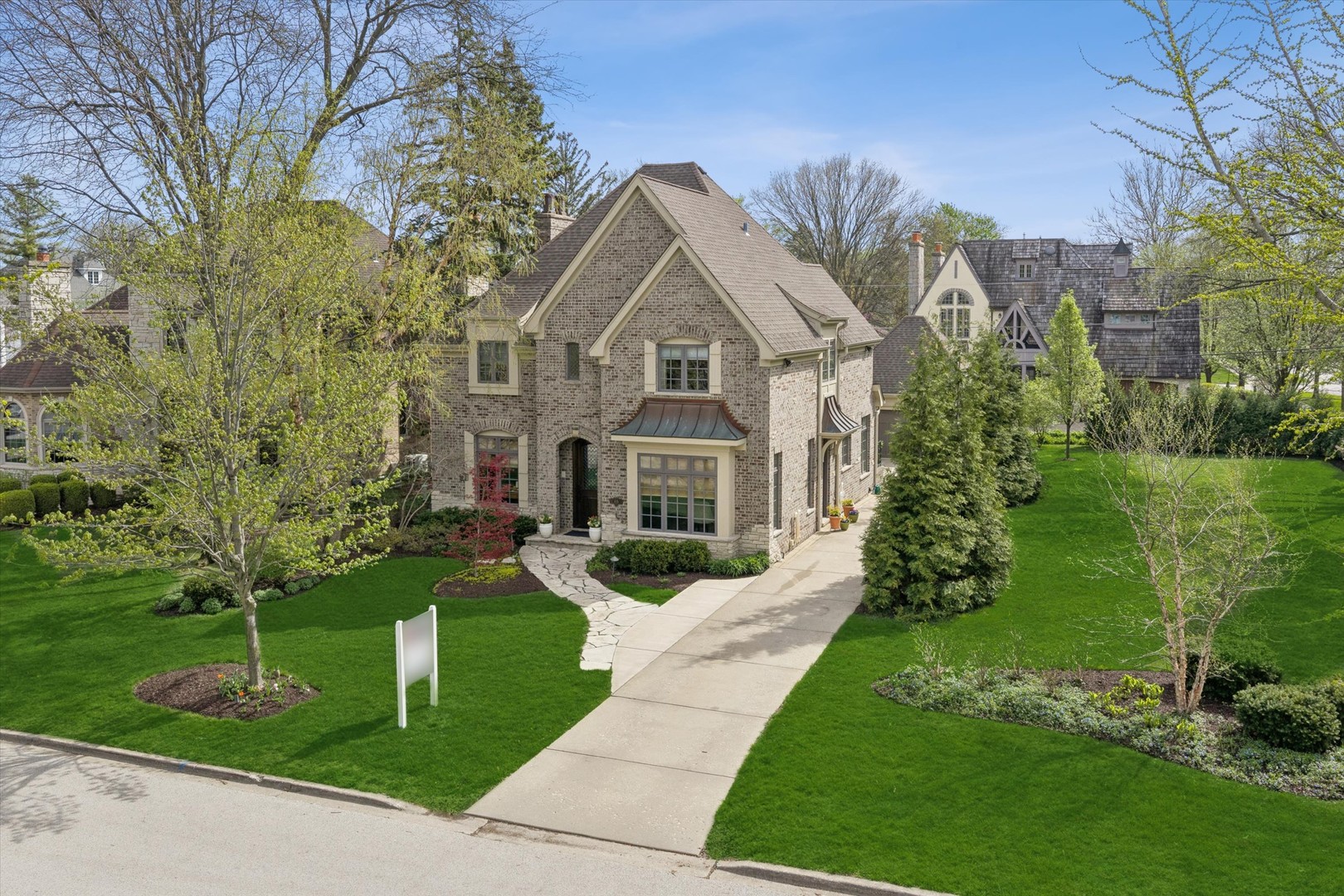405 Phillippa Street Hinsdale, IL 60521 - Photo 2 of 44 a front view of a house with yard and green space