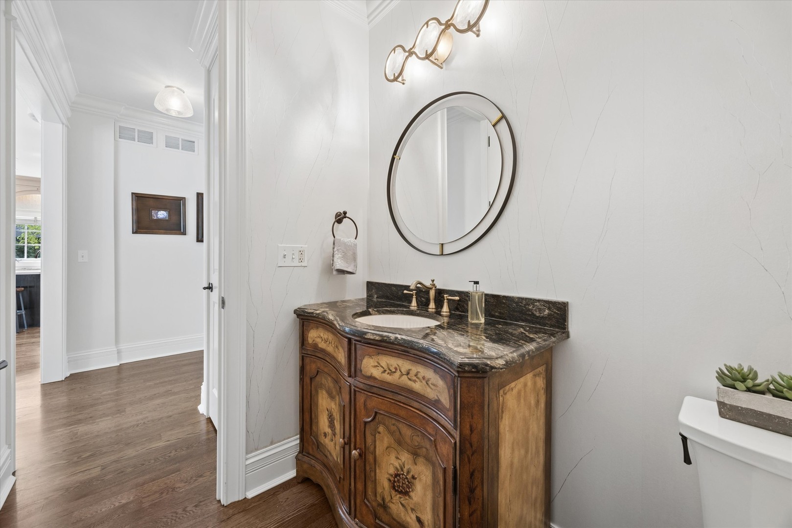 405 Phillippa Street Hinsdale, IL 60521 - Photo 22 of 44 a bathroom with a sink and a mirror