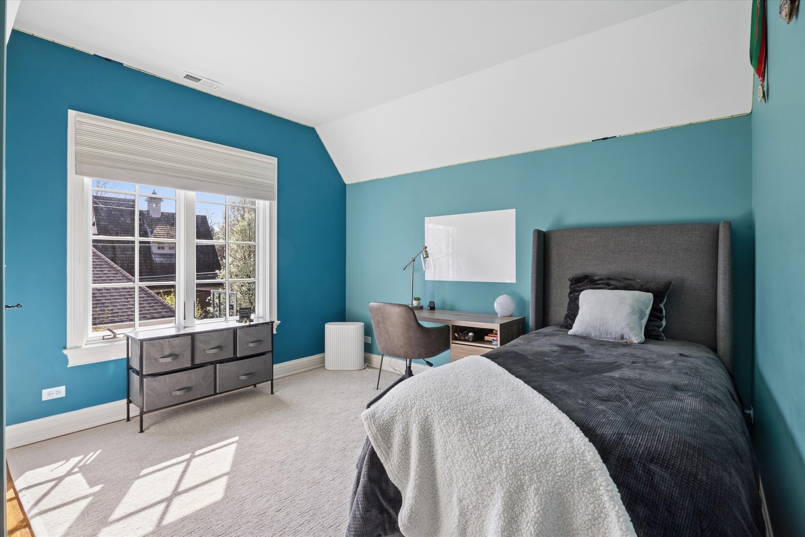 405 Phillippa Street Hinsdale, IL 60521 - Photo 28 of 44 a spacious bedroom with a bed and a window
