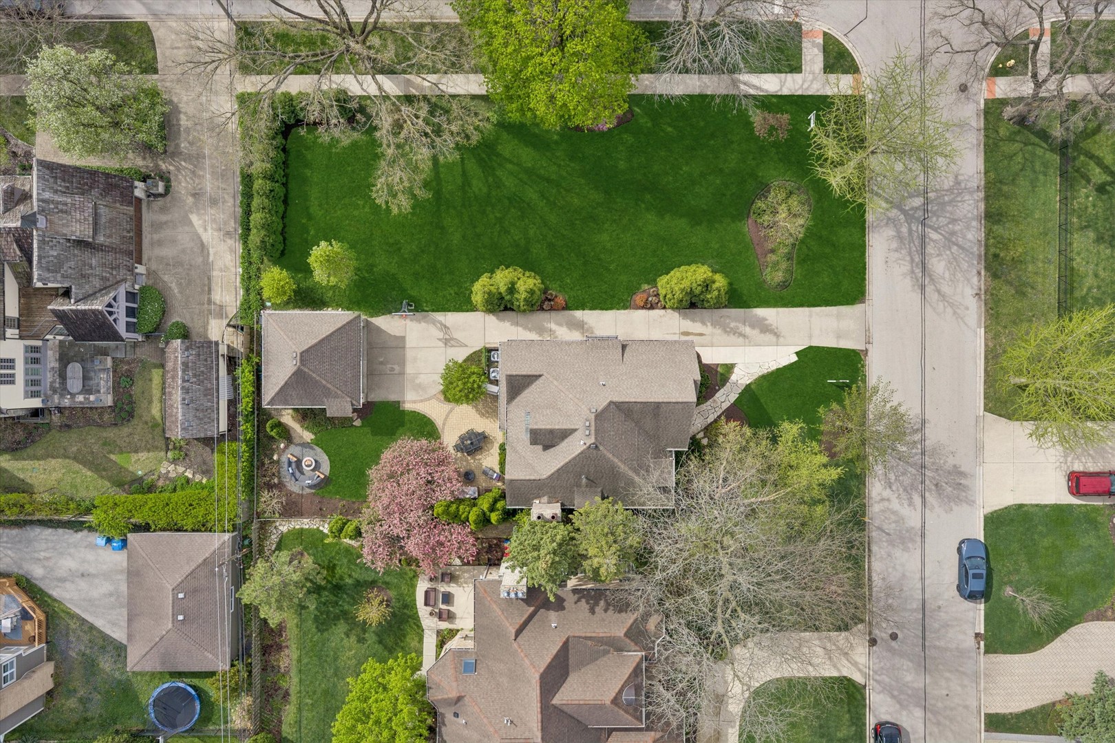 405 Phillippa Street Hinsdale, IL 60521 - Photo 5 of 44 an aerial view of a house with a yard