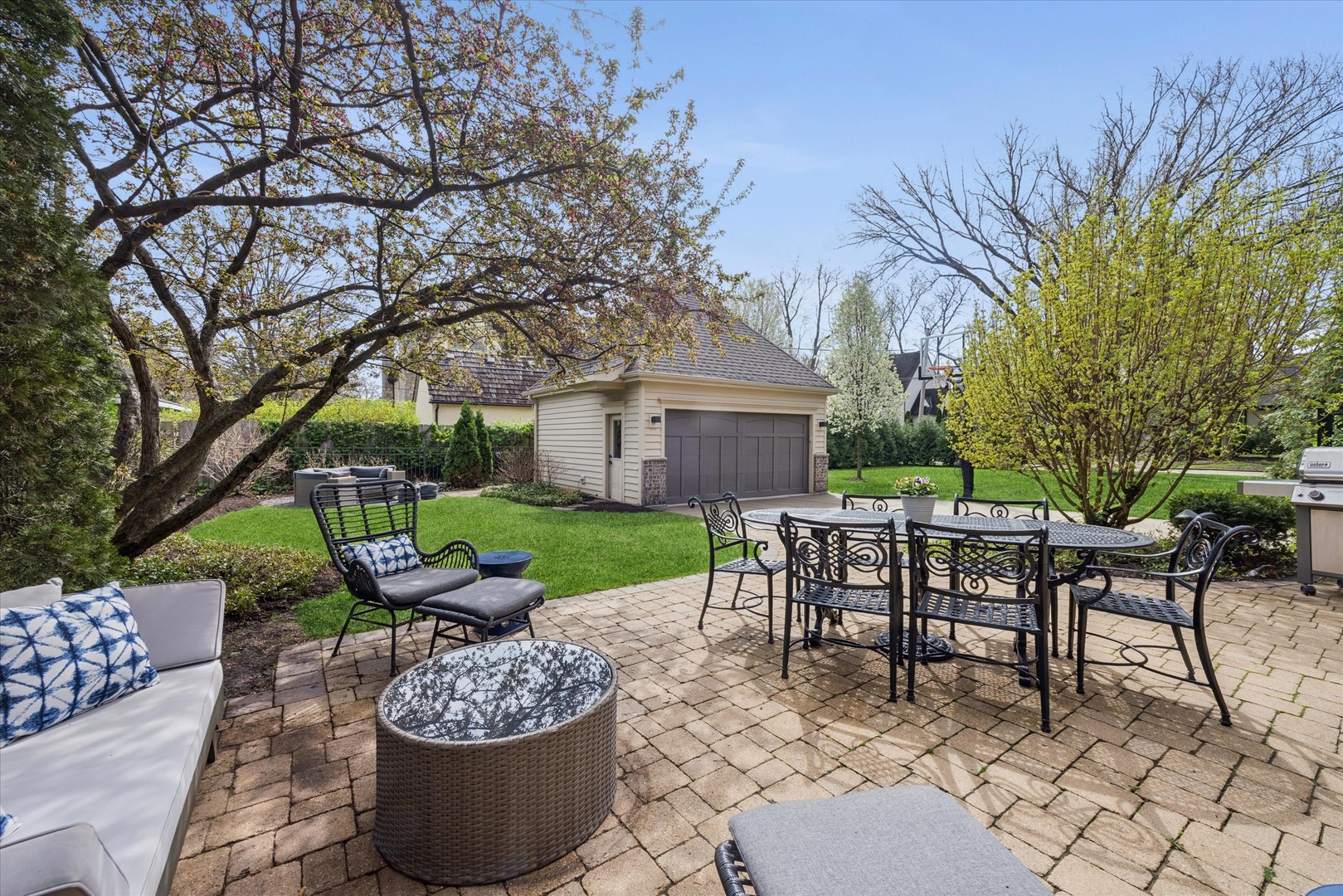 405 Phillippa Street Hinsdale, IL 60521 - Photo 9 of 44 a view of a patio with a patio