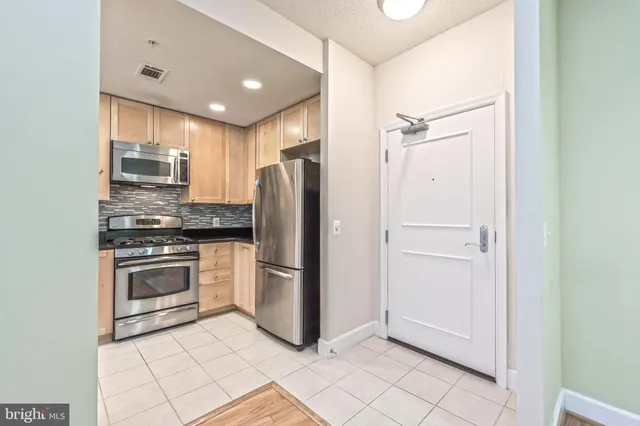 $3,200 | 3600 South Glebe Road, Unit 221W, Arlington, VA 22202