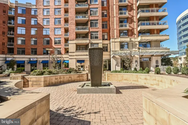 $3,200 | 3600 South Glebe Road, Unit 221W, Arlington, VA 22202