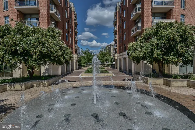 $3,200 | 3600 South Glebe Road, Unit 221W, Arlington, VA 22202