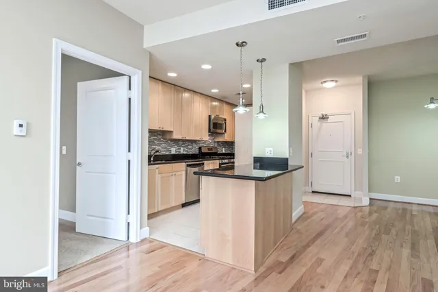 $3,200 | 3600 South Glebe Road, Unit 221W, Arlington, VA 22202