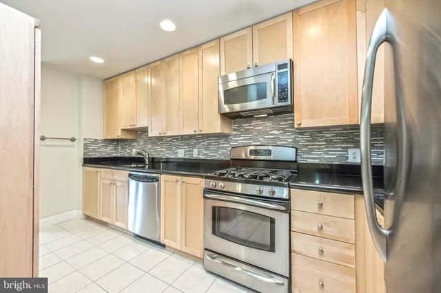 $3,200 | 3600 South Glebe Road, Unit 221W, Arlington, VA 22202