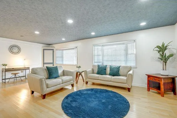 $3,199 | 715 Debra Lynne Drive, Brandon, FL 33511