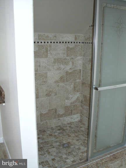 9 Edgeclift Road Towson, MD 21286 - Photo 14 of 22 Bath (Master)