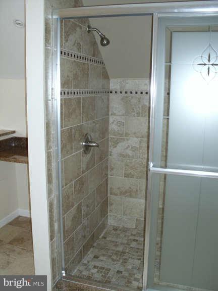 9 Edgeclift Road Towson, MD 21286 - Photo 15 of 22 Bath (Master)