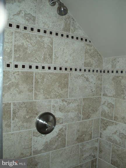 9 Edgeclift Road Towson, MD 21286 - Photo 16 of 22 Bath (Master)