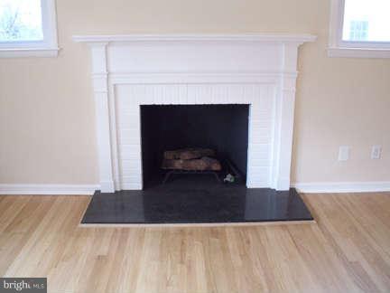 9 Edgeclift Road Towson, MD 21286 - Photo 21 of 22 Living Room
