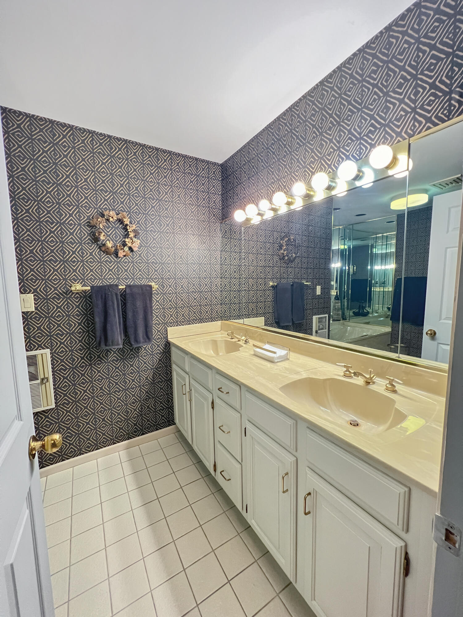 910 Ridge Road, Unit 208 Munster, IN 46321 - Photo 21 of 39 1500x2000