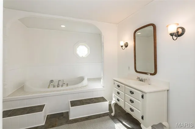 $400,000 | 3924 Indian Ridge Lane, Defiance, MO 63341