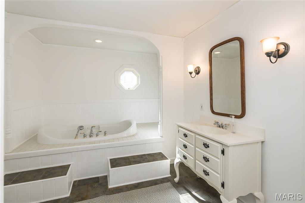 3924 Indian Ridge Lane Defiance, MO 63341 - Photo 16 of 53