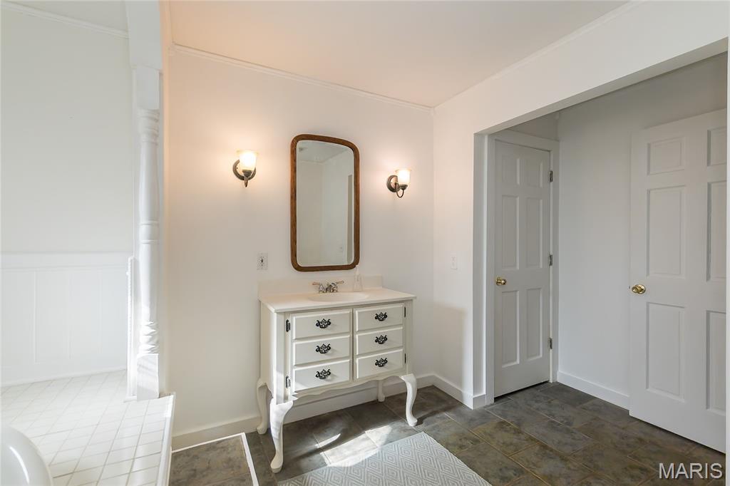 3924 Indian Ridge Lane Defiance, MO 63341 - Photo 17 of 53