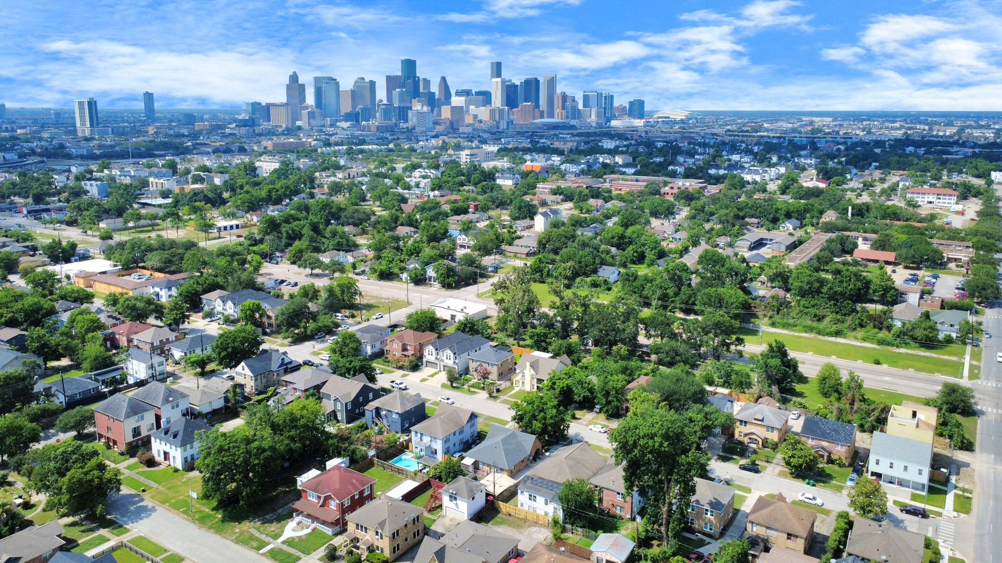 2902 Truxillo Street Houston, TX 77004 - Photo 5 of 32 a view of a city