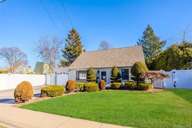 $682,500 | 2181 Hortense Avenue, Seaford, NY 11783