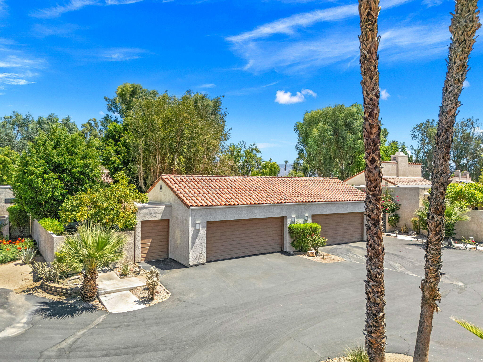 925 Inverness Drive Rancho Mirage, CA 92270 - Photo 10 of 70 garage