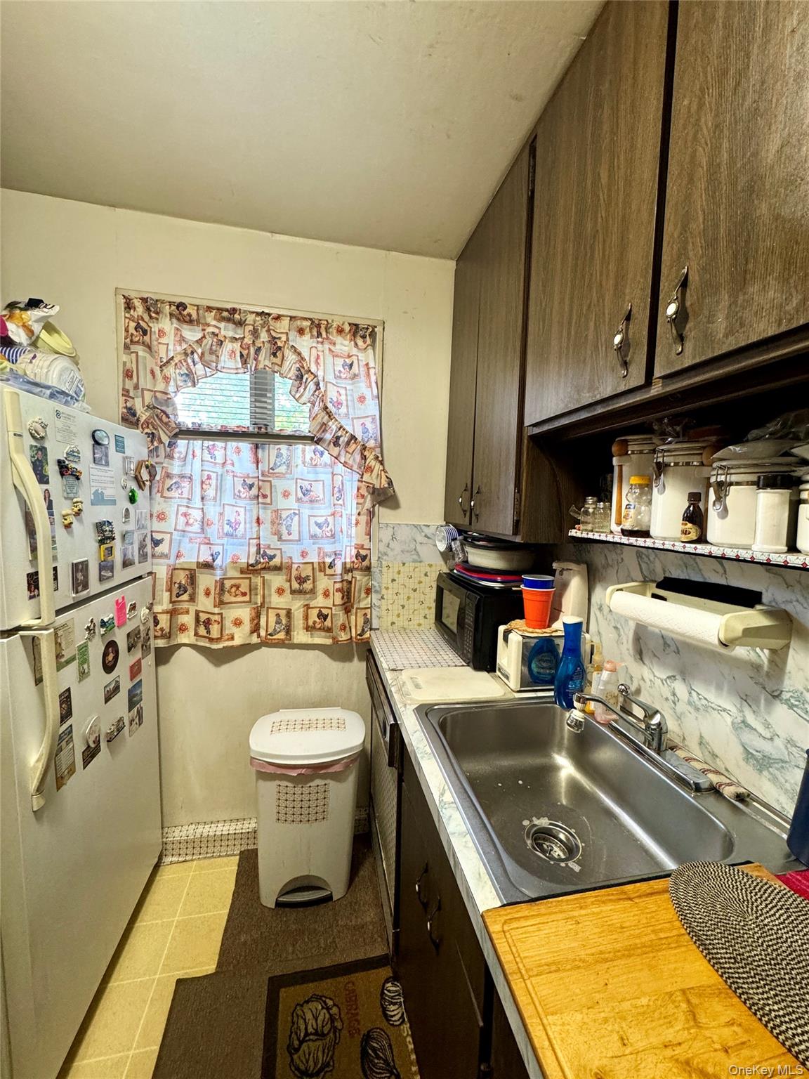 224-20 Manor Road, Unit 91 Queens, NY 11427 - Photo 7 of 17 a bathroom with a sink a toilet and bathtub